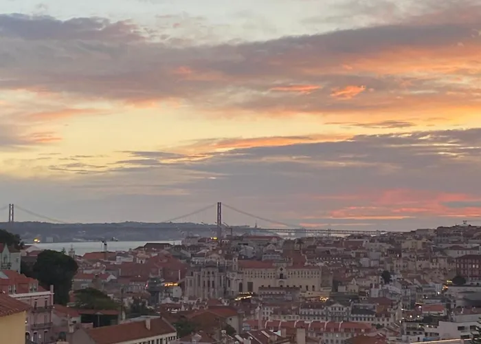 Cozy Flat In Graca Διαμέρισμα *